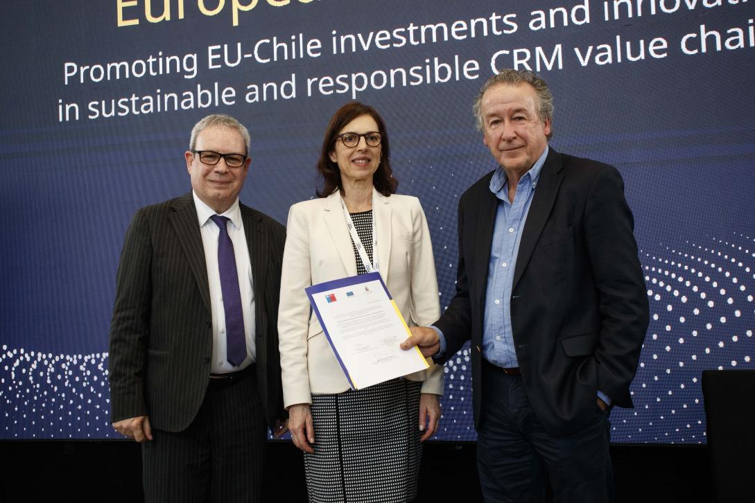 Chile y Unión Europea lanzan proyecto de sistema de monitoreo de salares de zona andina de Sudamérica